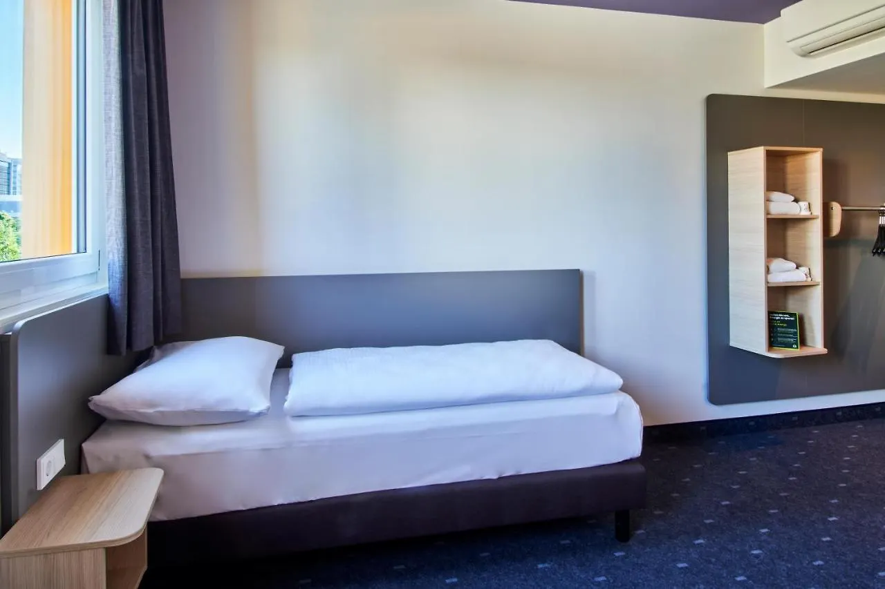 B&B Hotel Frankfurt-Airport Fráncfort del Meno 3*,
